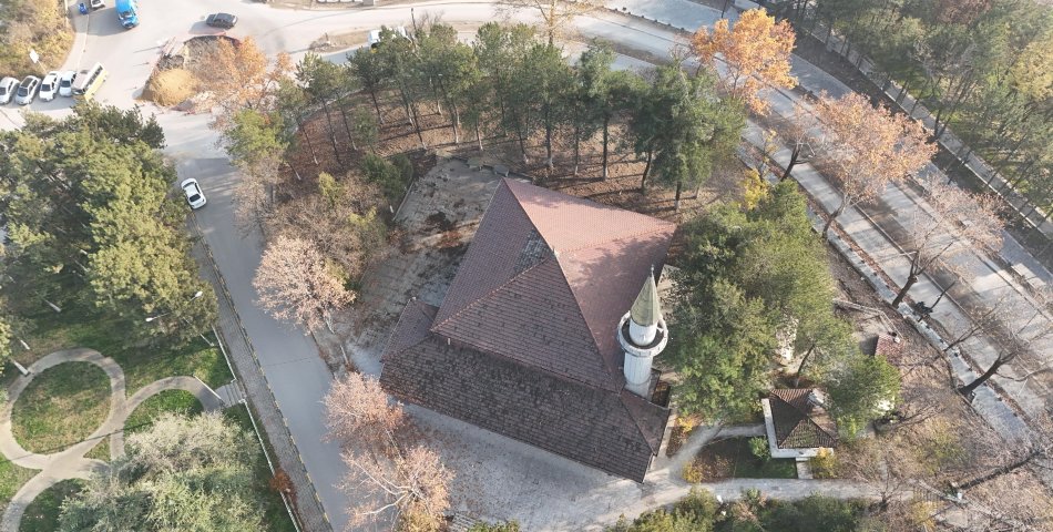 YENİŞEHİR CAMİİ’NDE RESTORASYON VE ÇEVRE DÜZENLEME ÇALIŞMALARI BAŞLADI