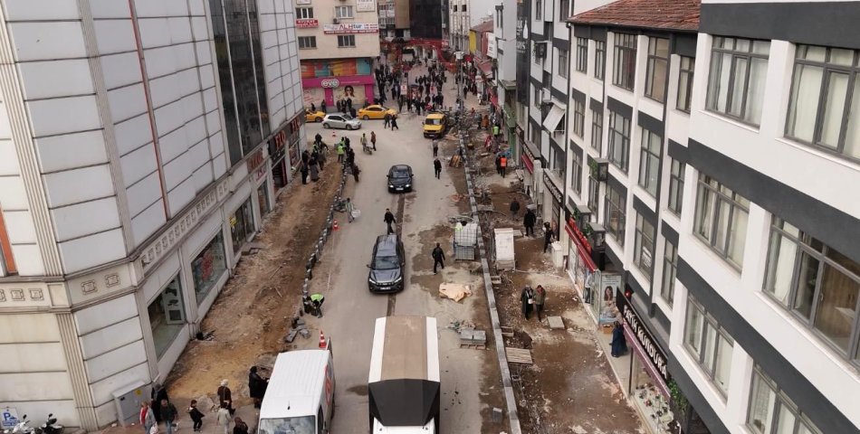 Karabük’ün En İşlek Caddelerinde Yenileme Çalışmaları Devam Ediyor