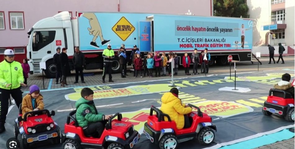 Safranbolu’da Mobil Trafik Eğitim Tırı Yoğun İlgi Gördü