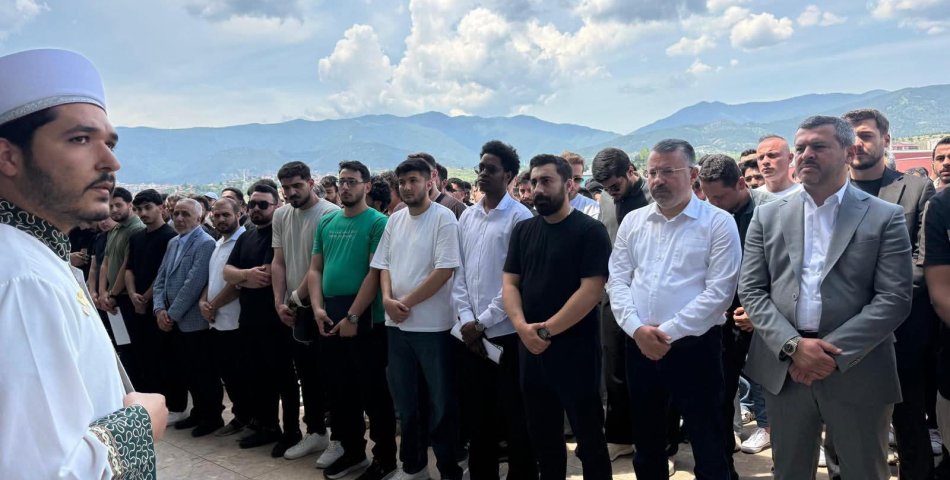 KAZADA ÖLEN ÜRDÜNLÜ ÖĞRENCİLER İÇİN GIYABİ CENAZE NAMAZI