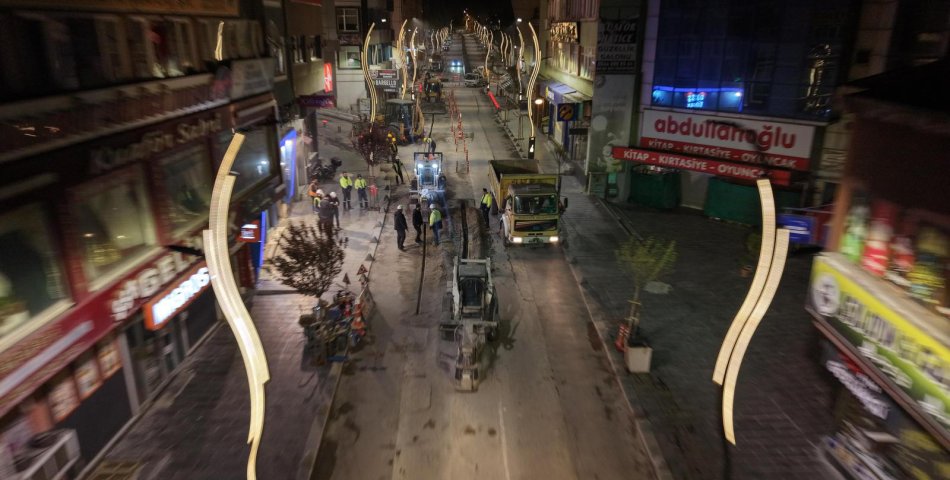 BAŞKAN ÇETİNKAYA VE EKİBİ ŞEHRİN GELECEĞİNİ İNŞA EDİYOR