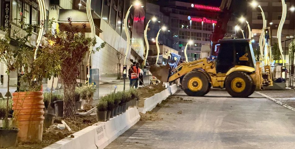 KARABÜK’ÜN CADDELERİNDE GECE MESAİSİ ALINTERİ İLE YOLLAR IŞIL IŞIL