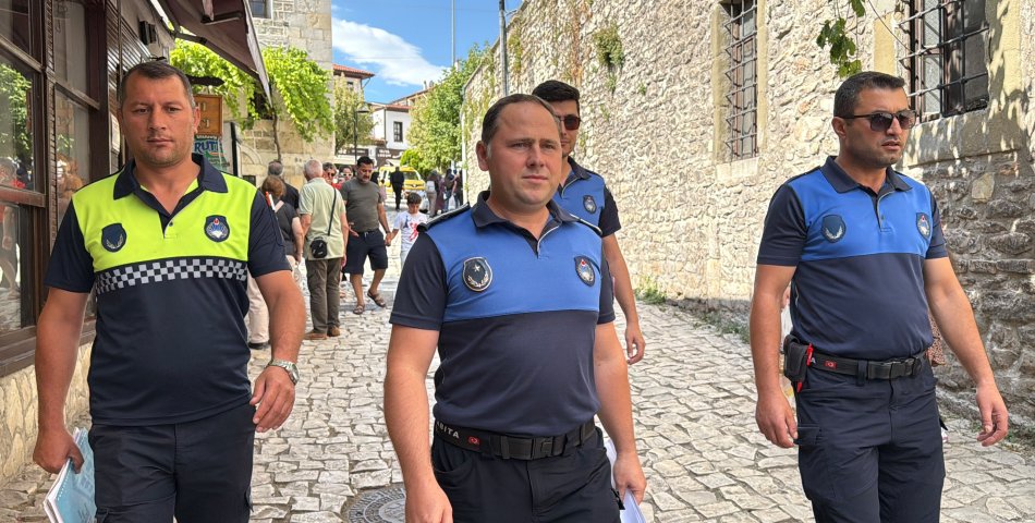 SAFRANBOLU’DA TURİSTLERİ RAHATSIZ EDEN ÇIĞIRTKANLIĞA SIKI DENETİM