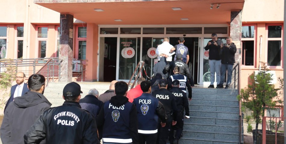 SİBER SUÇ ÖRGÜTÜNE DARBE: 26 ŞÜPHELİ TUTUKLANDI