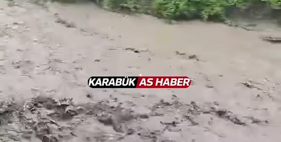 Yenice'de Debisi Artan Dere Taştı.