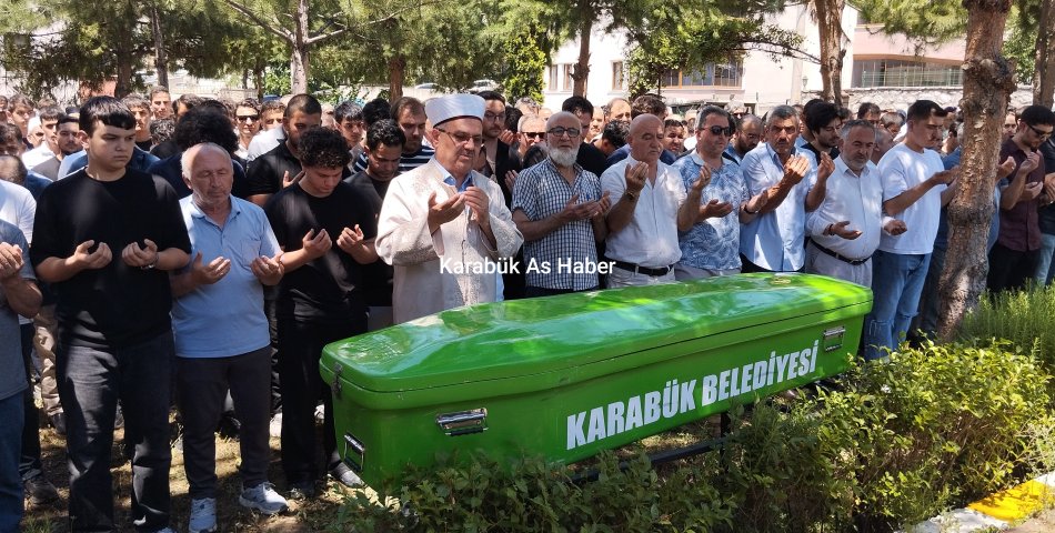 Hamza Duras Son Yolculuğuma Uğurlandı.