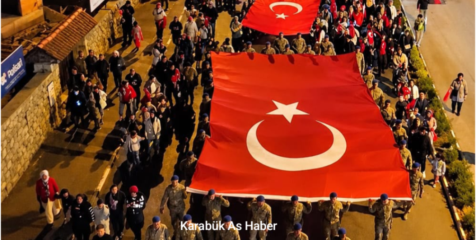 Safranbolu’da Cumhuriyet Coşkusu Fener Alayı ile Sokaklara Taştı 