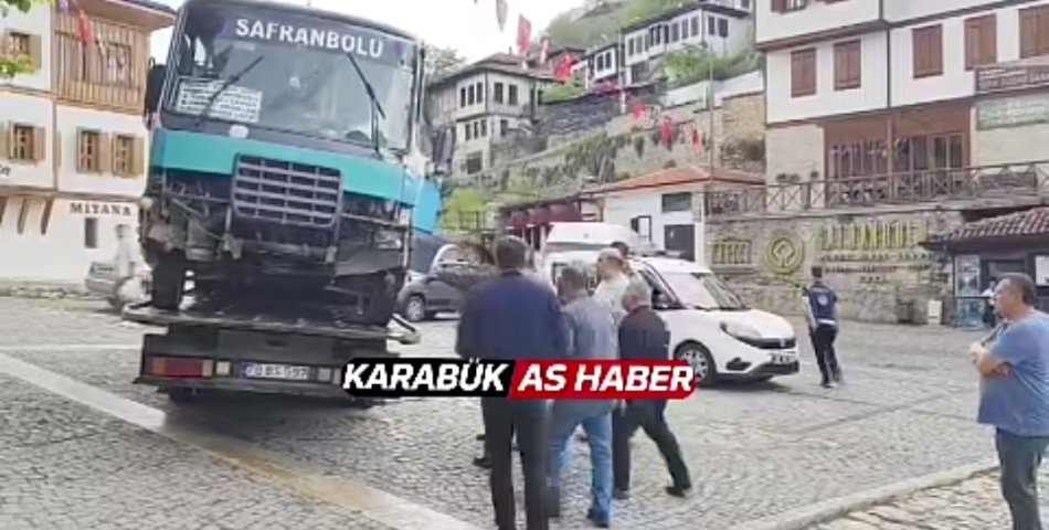 Freni Boşalan Dolmuş Kaza Yaptı